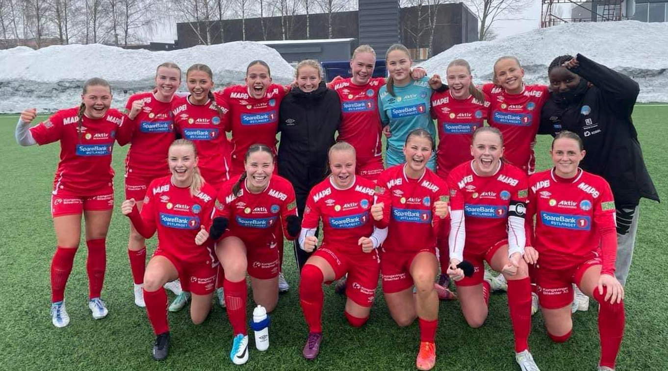 Lagbilde av KIL Kvinner etter seier mot Stabæk